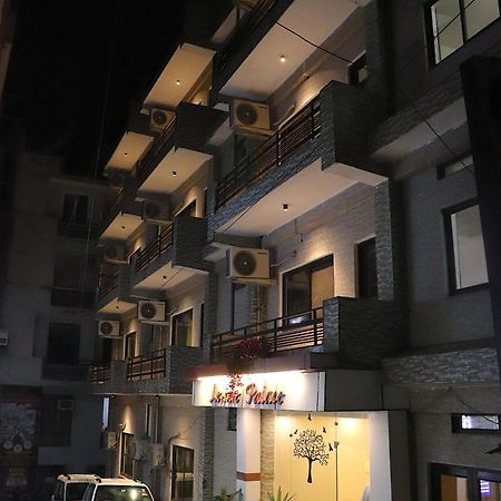 Leisure Palace Hotel Rishikesh Exterior photo